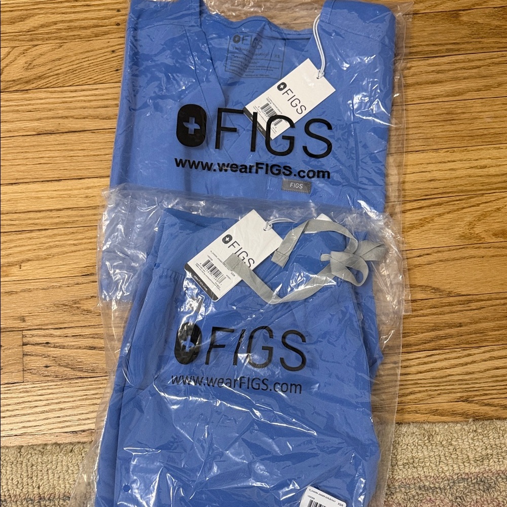 FIGS scrub set brand new. Jogger and Catarina XS